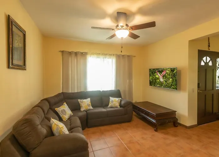 Three Bedroom Sunny Townhome Coco