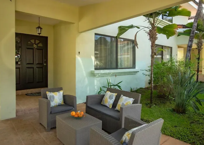 Сasa de vacaciones Three Bedroom Sunny Townhome *