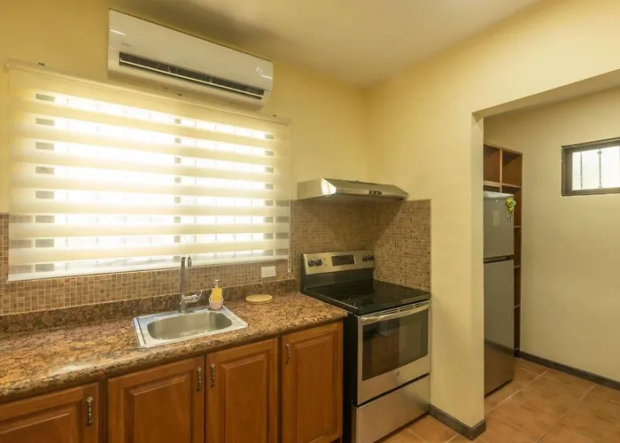 Сasa de vacaciones Three Bedroom Sunny Townhome *