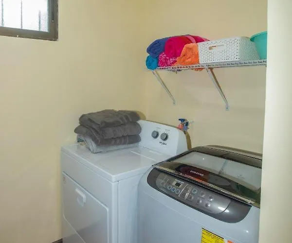 Three Bedroom Sunny Townhome Сasa de vacaciones Coco