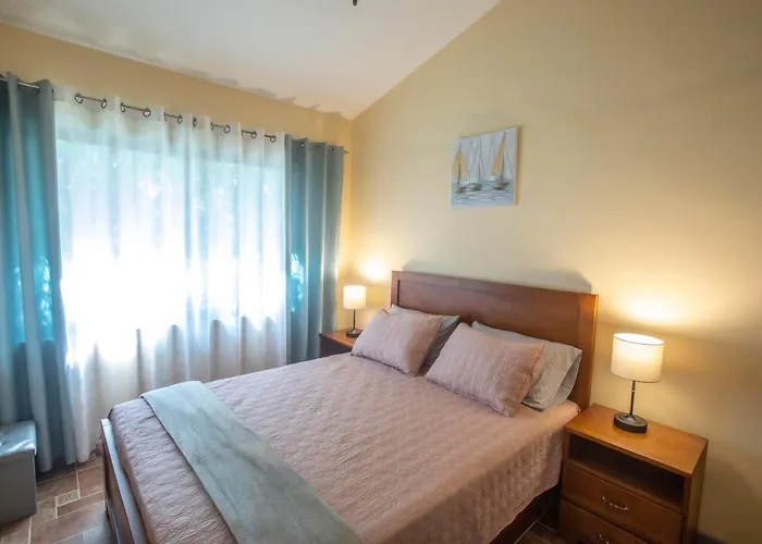 Three Bedroom Sunny Townhome Coco