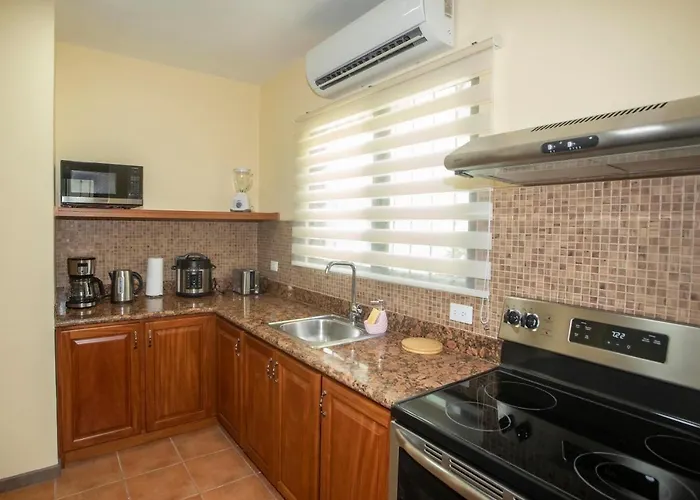 Сasa de vacaciones Three Bedroom Sunny Townhome Coco