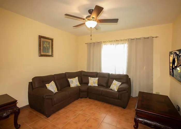 Сasa de vacaciones Three Bedroom Sunny Townhome