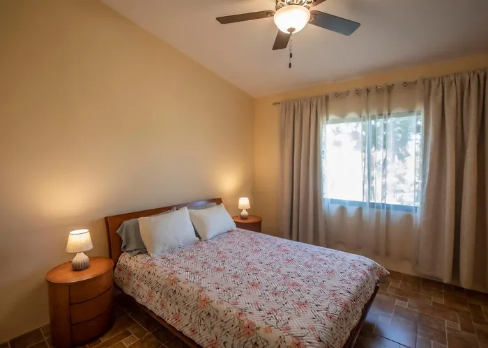 Сasa de vacaciones Three Bedroom Sunny Townhome *