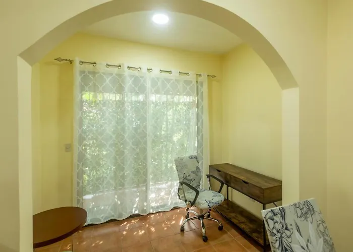 Three Bedroom Sunny Townhome Сasa de vacaciones Coco